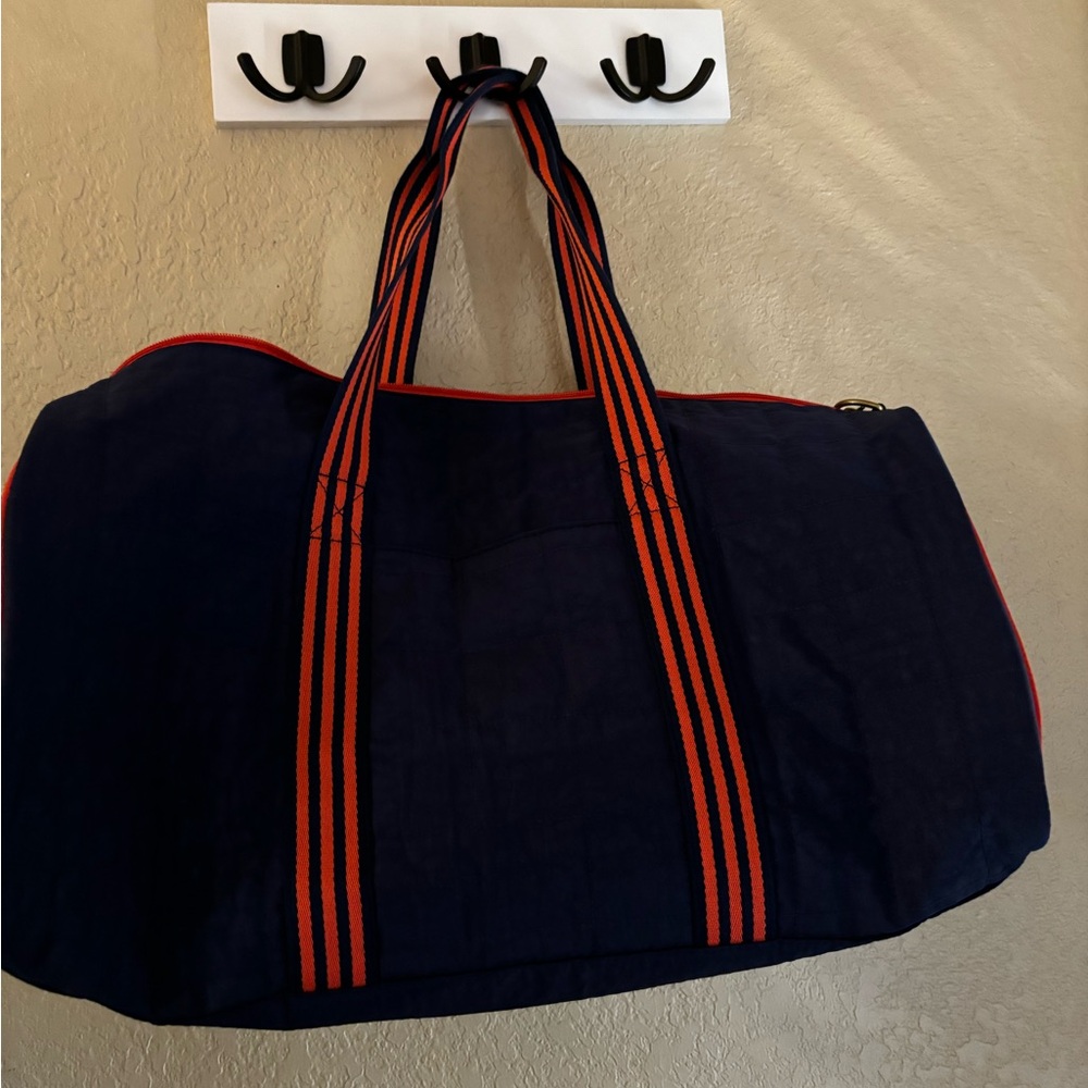 Universal Thread Shoulder Bag / Weekender/Travel/… - image 1